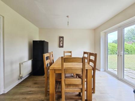 2 bedroom Flat to let in Larch Avenue, Macclesfield, SK11