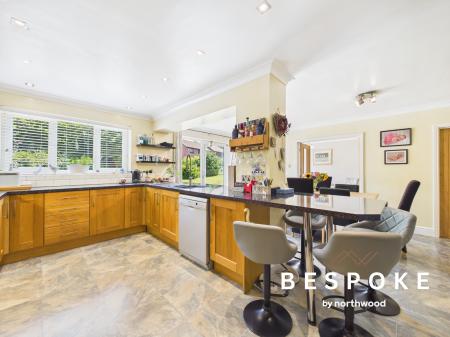 5 bedroom Detached house for sale in Dingle Close, Macclesfield, SK10
