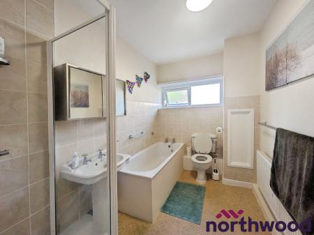 2 bedroom Flat to let in Lacey Court, Wilmslow, SK9