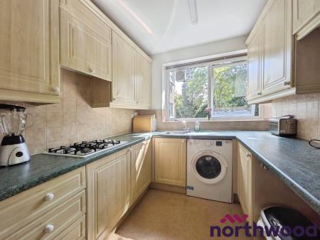 2 bedroom Flat to let in Lacey Court, Wilmslow, SK9
