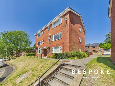 2 bedroom Flat for sale in Beech Farm Drive, Macclesfield, SK10