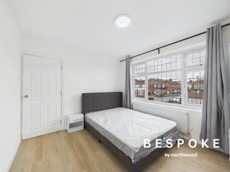 4 bedroom Semi-detached house to let in Corringham Road, Levenshulme, M19