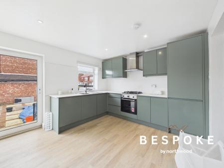4 bedroom Semi-detached house to let in Corringham Road, Levenshulme, M19