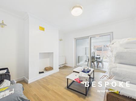 4 bedroom Semi-detached house to let in Corringham Road, Levenshulme, M19