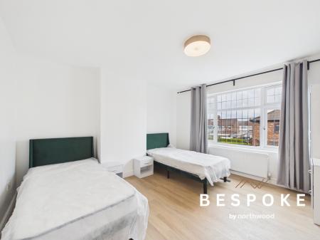 4 bedroom Semi-detached house to let in Corringham Road, Levenshulme, M19