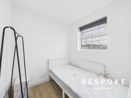 4 bedroom Semi-detached house to let in Corringham Road, Levenshulme, M19