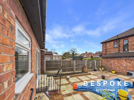 4 bedroom Semi-detached house to let in Corringham Road, Levenshulme, M19