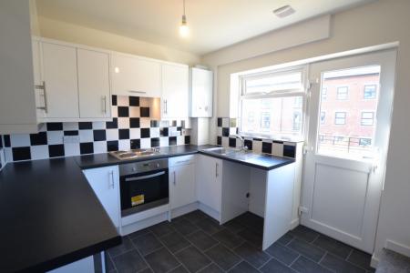 2 bedroom Terraced House to let in Allen Street, Macclesfield, SK11