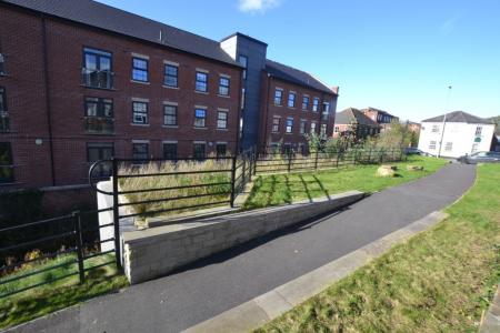 2 bedroom Terraced House to let in Allen Street, Macclesfield, SK11