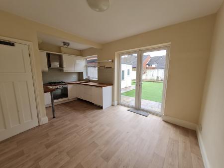 3 bedroom Semi-detached house to let in Toll Bar Road, Macclesfield, SK11