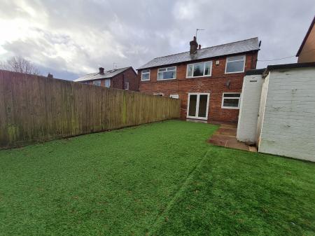3 bedroom Semi-detached house to let in Toll Bar Road, Macclesfield, SK11