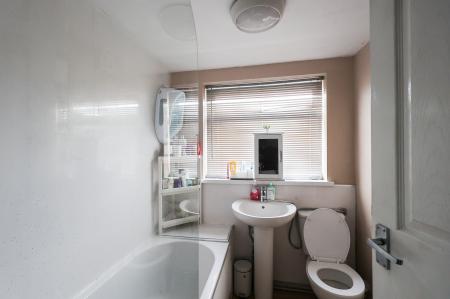 2 bedroom Terraced House to let in Newton Street, Macclesfield, SK11