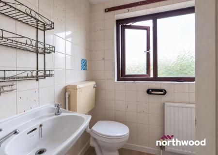 4 bedroom Town house to let in Clowes Street, Macclesfield, SK11