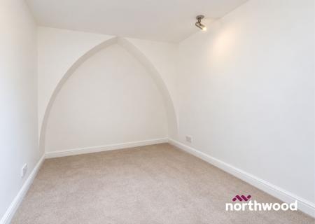 4 bedroom Town house to let in Clowes Street, Macclesfield, SK11