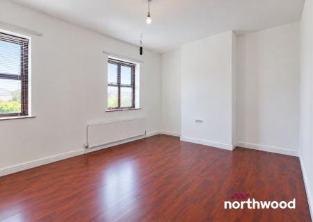 4 bedroom Town house to let in Clowes Street, Macclesfield, SK11