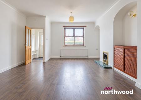 4 bedroom Town house to let in Clowes Street, Macclesfield, SK11