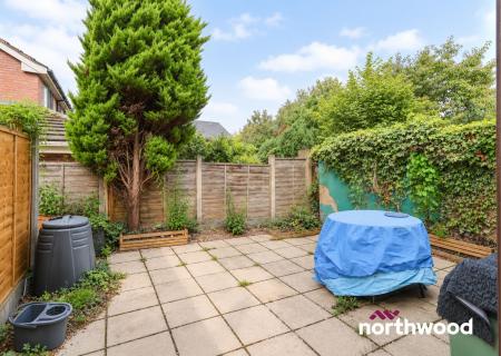 4 bedroom Town house to let in Clowes Street, Macclesfield, SK11
