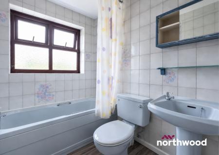 4 bedroom Town house to let in Clowes Street, Macclesfield, SK11