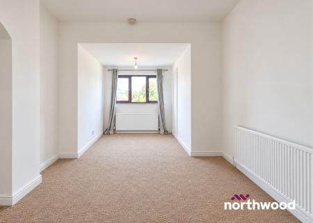 4 bedroom Town house to let in Clowes Street, Macclesfield, SK11