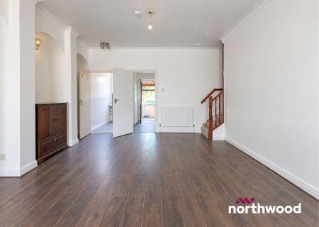 4 bedroom Town house to let in Clowes Street, Macclesfield, SK11