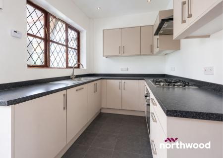 4 bedroom Town house to let in Clowes Street, Macclesfield, SK11
