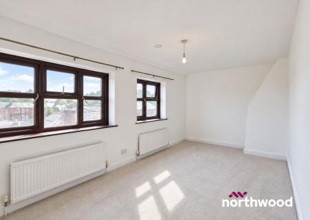 4 bedroom Town house to let in Clowes Street, Macclesfield, SK11