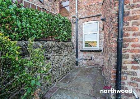 3 bedroom Terraced House to let in High Street, Macclesfield, SK11