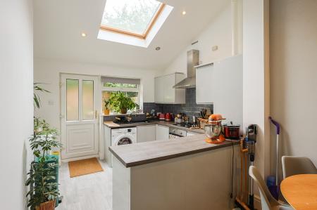 2 bedroom Terraced House to let in Cross Street, Macclesfield, SK11