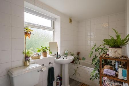 2 bedroom Terraced House to let in Cross Street, Macclesfield, SK11