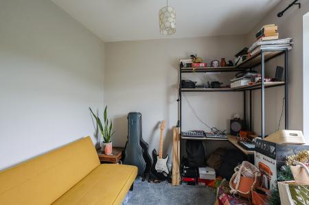 2 bedroom Terraced House to let in Cross Street, Macclesfield, SK11