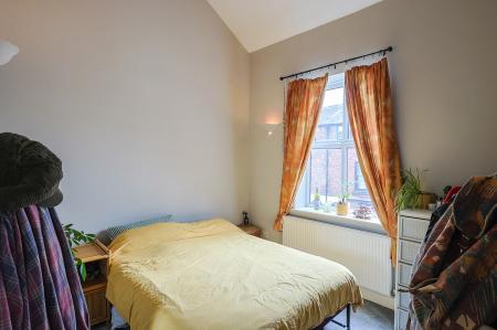 2 bedroom Terraced House to let in Cross Street, Macclesfield, SK11