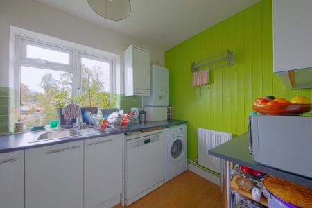 2 bedroom Flat for sale in Somerset Lodge, Courtlands, Maidenhead, SL6