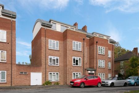 2 bedroom Flat for sale in Somerset Lodge, Courtlands, Maidenhead, SL6