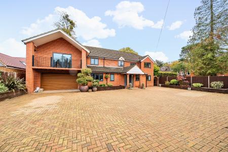 6 bedroom Detached house for sale in Newlands Drive, Maidenhead, SL6