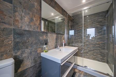 6 bedroom Detached house for sale in Newlands Drive, Maidenhead, SL6