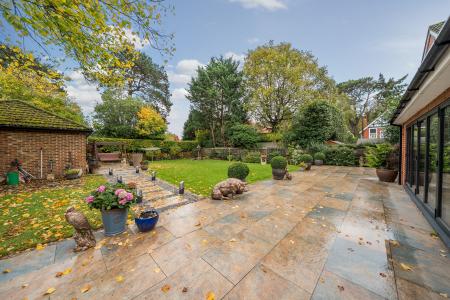 6 bedroom Detached house for sale in Newlands Drive, Maidenhead, SL6