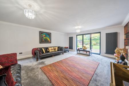 6 bedroom Detached house for sale in Newlands Drive, Maidenhead, SL6