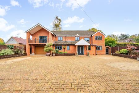 6 bedroom Detached house for sale in Newlands Drive, Maidenhead, SL6