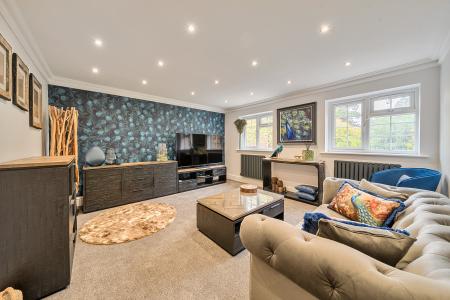 6 bedroom Detached house for sale in Newlands Drive, Maidenhead, SL6
