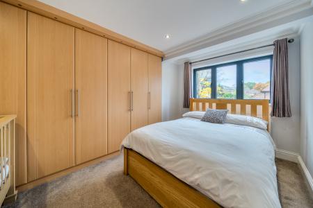 6 bedroom Detached house for sale in Newlands Drive, Maidenhead, SL6