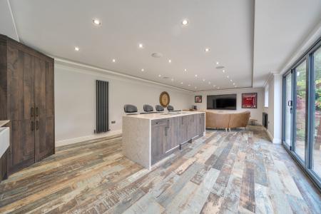 6 bedroom Detached house for sale in Newlands Drive, Maidenhead, SL6