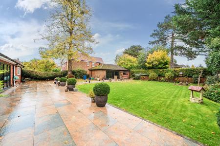 6 bedroom Detached house for sale in Newlands Drive, Maidenhead, SL6