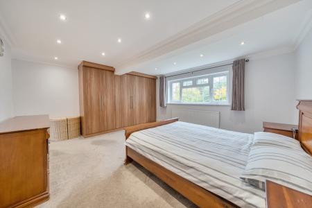 6 bedroom Detached house for sale in Newlands Drive, Maidenhead, SL6