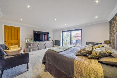 6 bedroom Detached house for sale in Newlands Drive, Maidenhead, SL6
