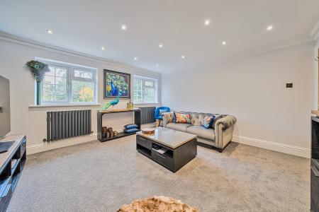 6 bedroom Detached house for sale in Newlands Drive, Maidenhead, SL6
