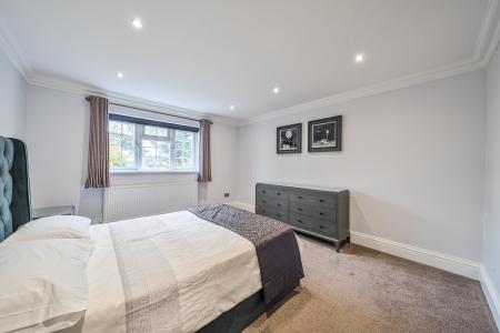 6 bedroom Detached house for sale in Newlands Drive, Maidenhead, SL6