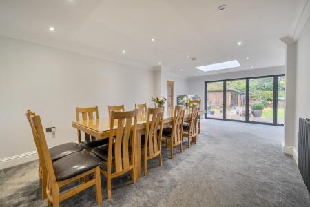 6 bedroom Detached house for sale in Newlands Drive, Maidenhead, SL6