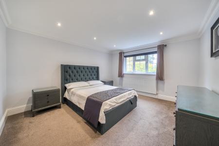 6 bedroom Detached house for sale in Newlands Drive, Maidenhead, SL6