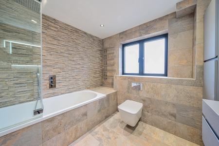 6 bedroom Detached house for sale in Newlands Drive, Maidenhead, SL6