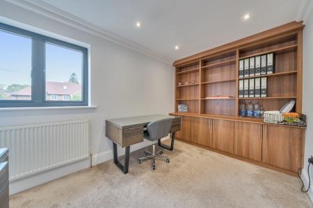 6 bedroom Detached house for sale in Newlands Drive, Maidenhead, SL6